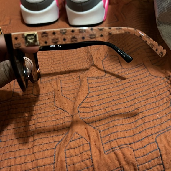 Sunglasses - Picture 4 of 6